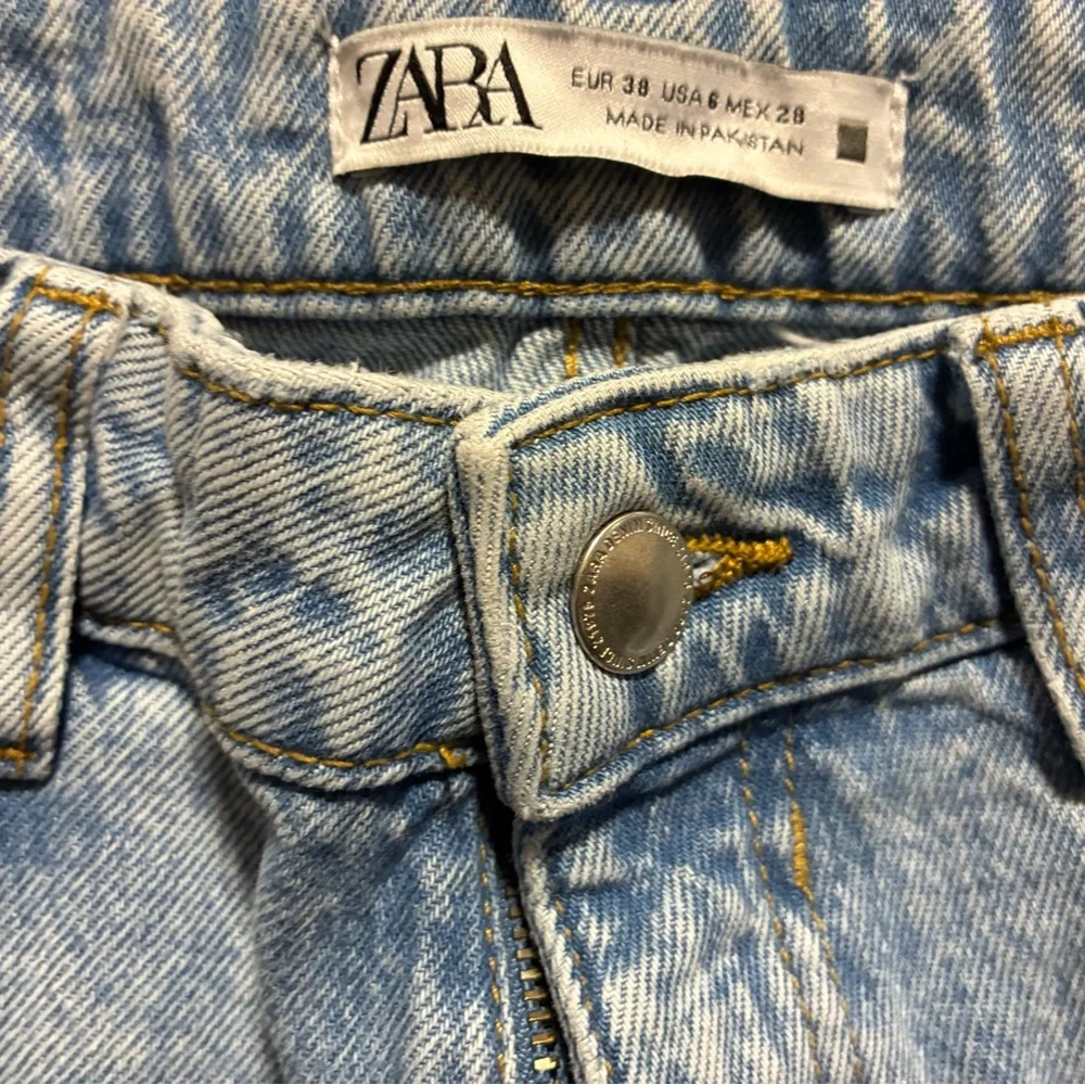 Zara Acid Wash Distressed Straight Leg Jeans – Size 6 - Picture 5 of 6